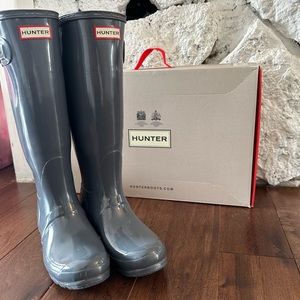 Like new Hunter Boots Original Tall Gloss Graphite